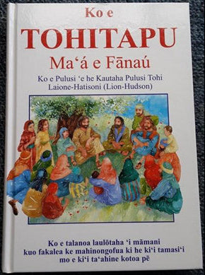 Book titled 'Ko e Tohiitapu Ma¡ä e Fánaúu' on a dark textured background