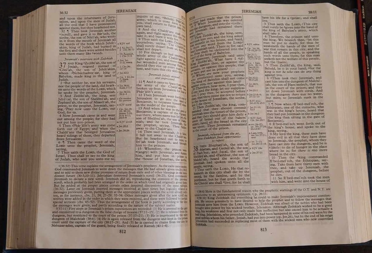 KJV Holy Bible, New Scofield Reference Edition with Concordance image 1