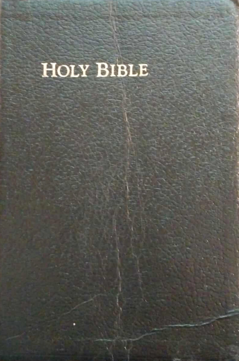 KJV Holy Bible, Black Leather, Basic Bible Helps image 0