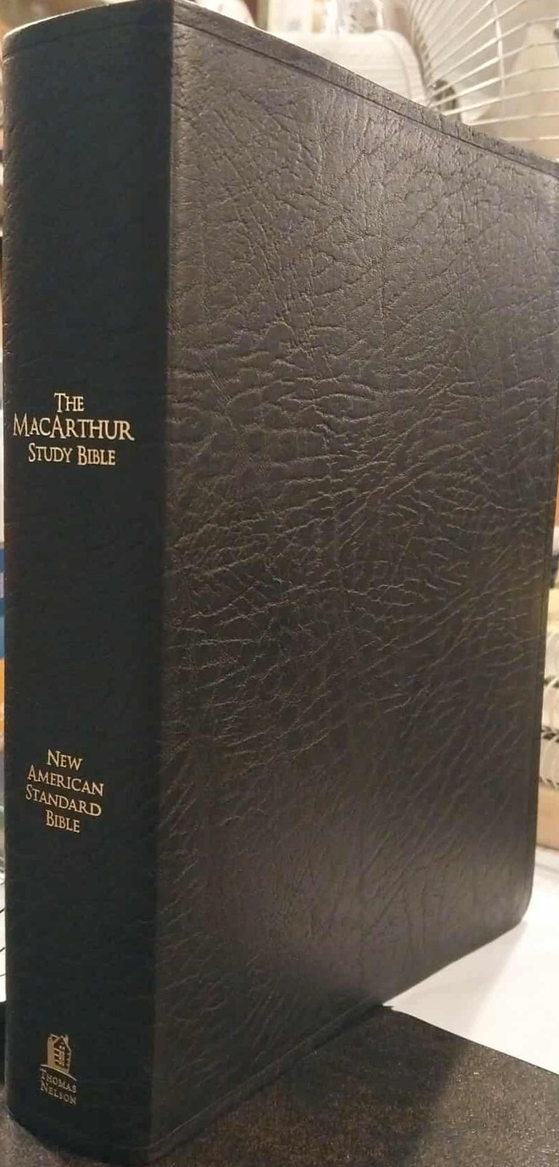 NASB MacArthur Study Bible, Black Leather cover image 0