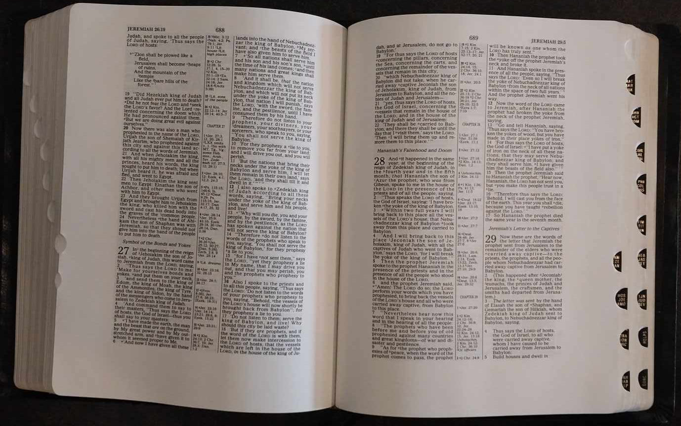 NKJV Wide Margin Center-Column Reference Edition, Thumb Index image 1