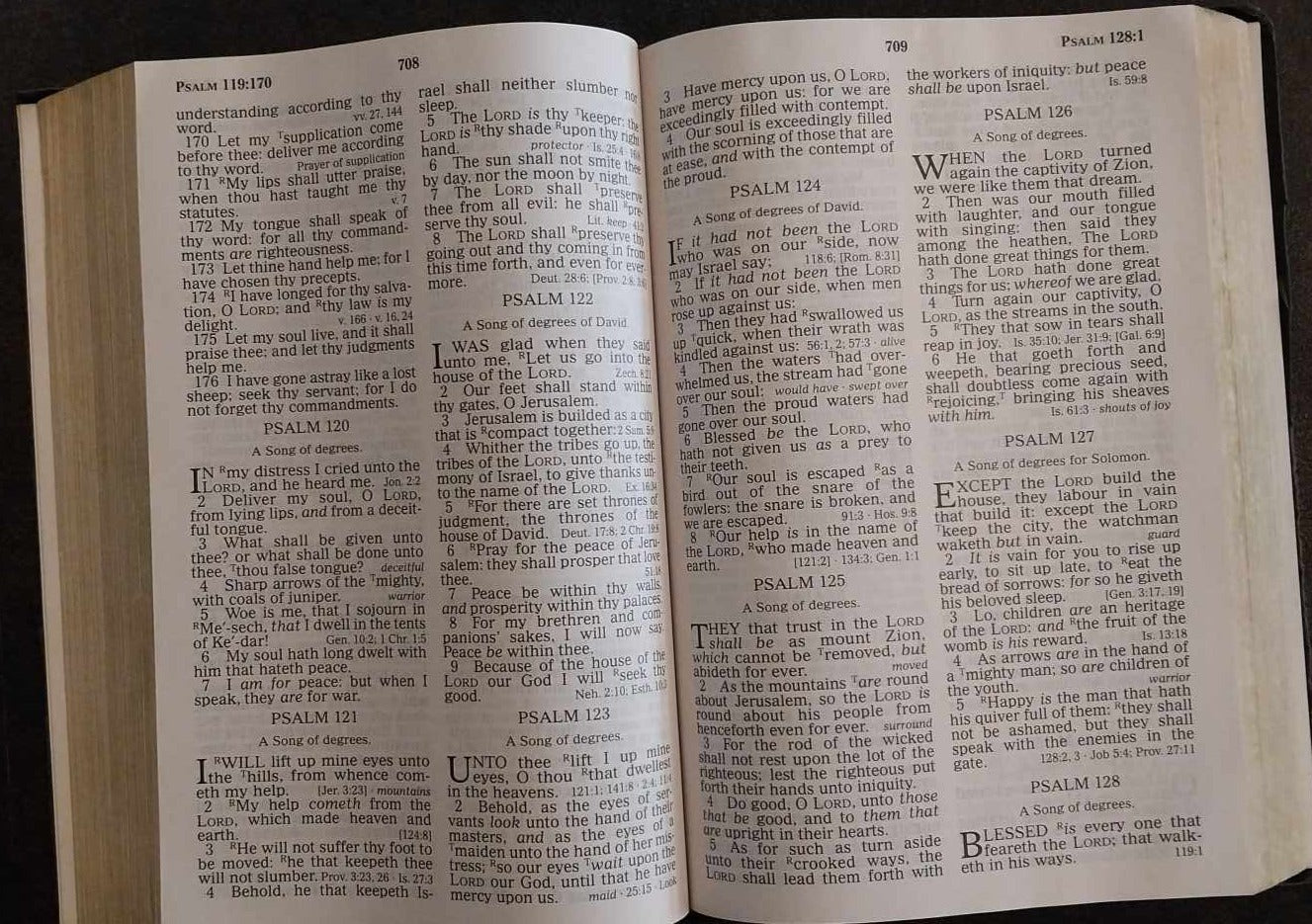 KJV Holy Bible, Giant Print Reference Edition image 1