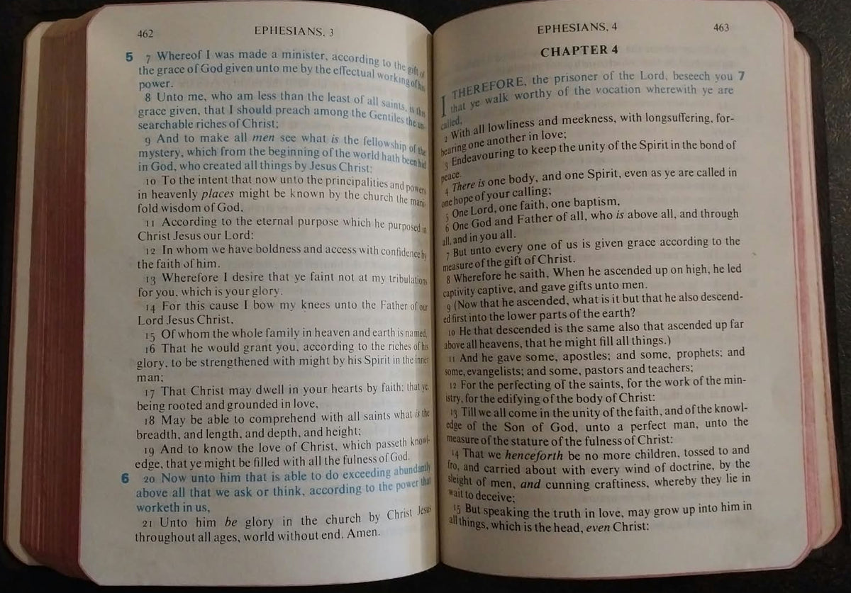 KJV New Testament with Personal Commentary by Oral Roberts