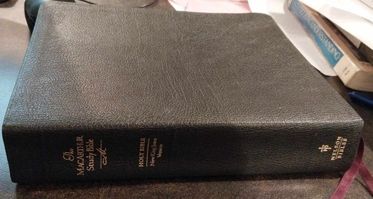 NKJV MacArthur Study Bible, Leather cover image 0