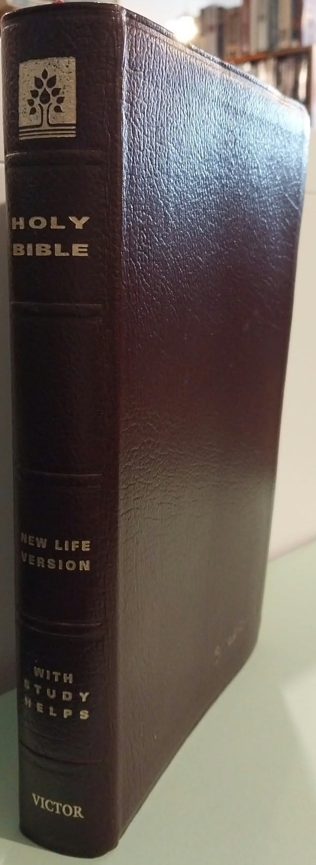 Holy Bible: New Life Version, with Study Helps