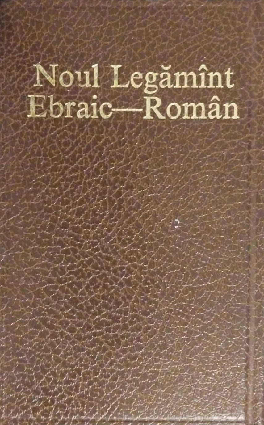 A brown textured book or booklet cover with gold lettering reading 'Noul Legămint Ebraic-Romană', photographed against a dark gray surface.