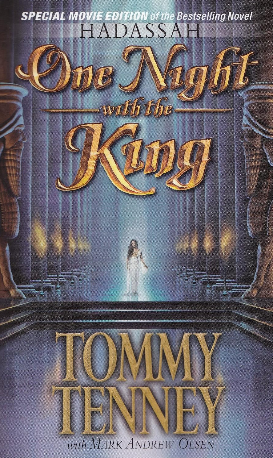 Book cover of 'One Night with the King' by Tommy Tenney with Egyptian-themed design.