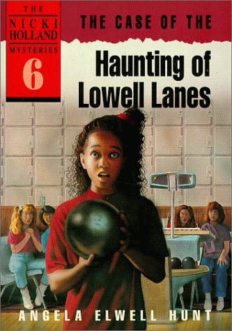 Haunting of Lowell Lanes (Nicki Holland Myseries #6) by Angela Elwell Hunt image 0
